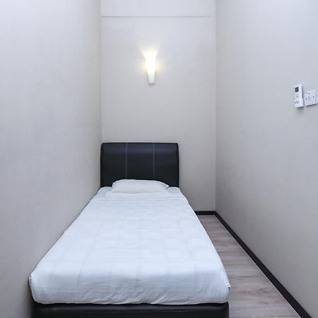 Spot On 89838 Lm Residence Miri Esterno foto