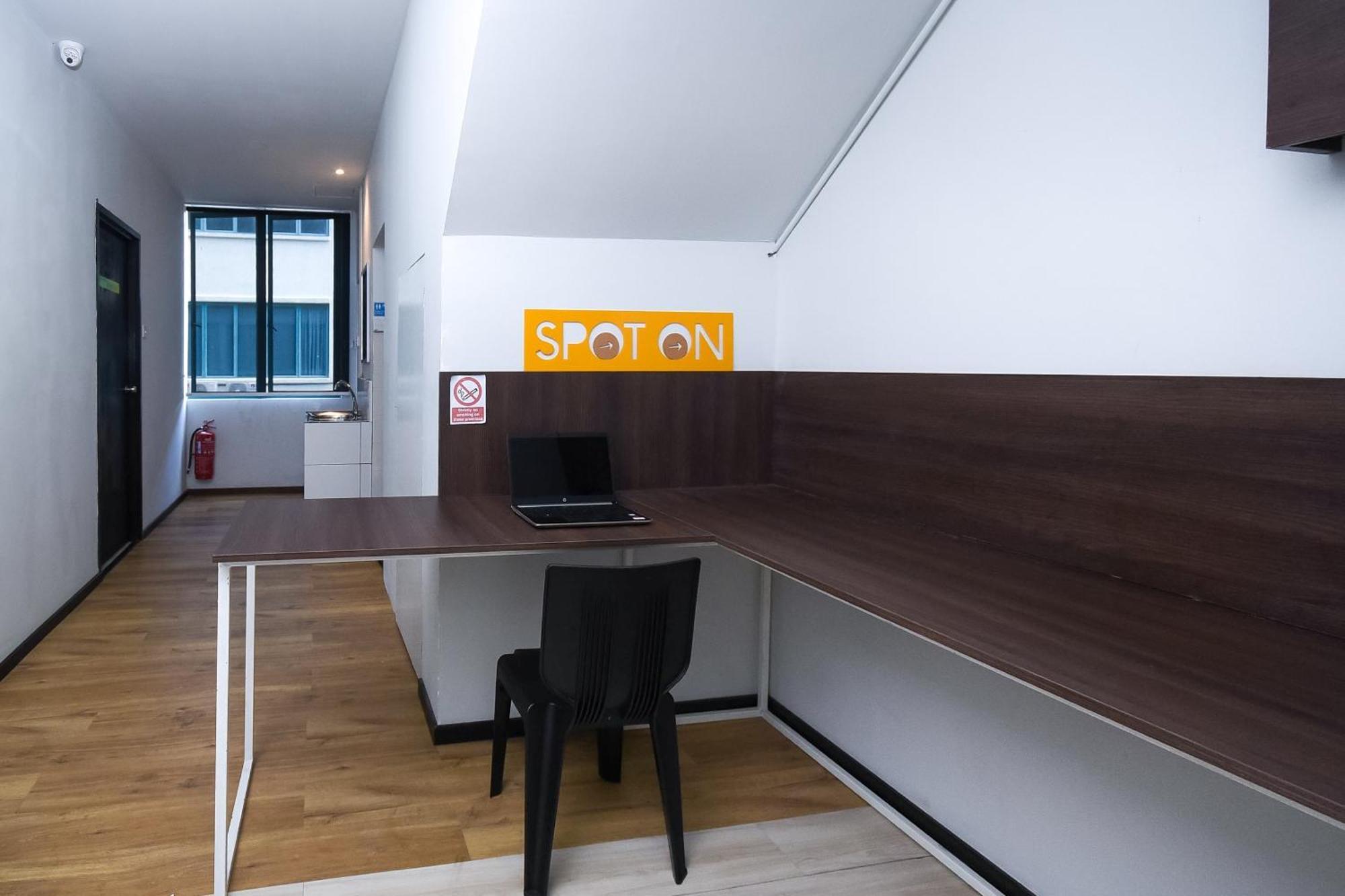Spot On 89838 Lm Residence Miri Esterno foto