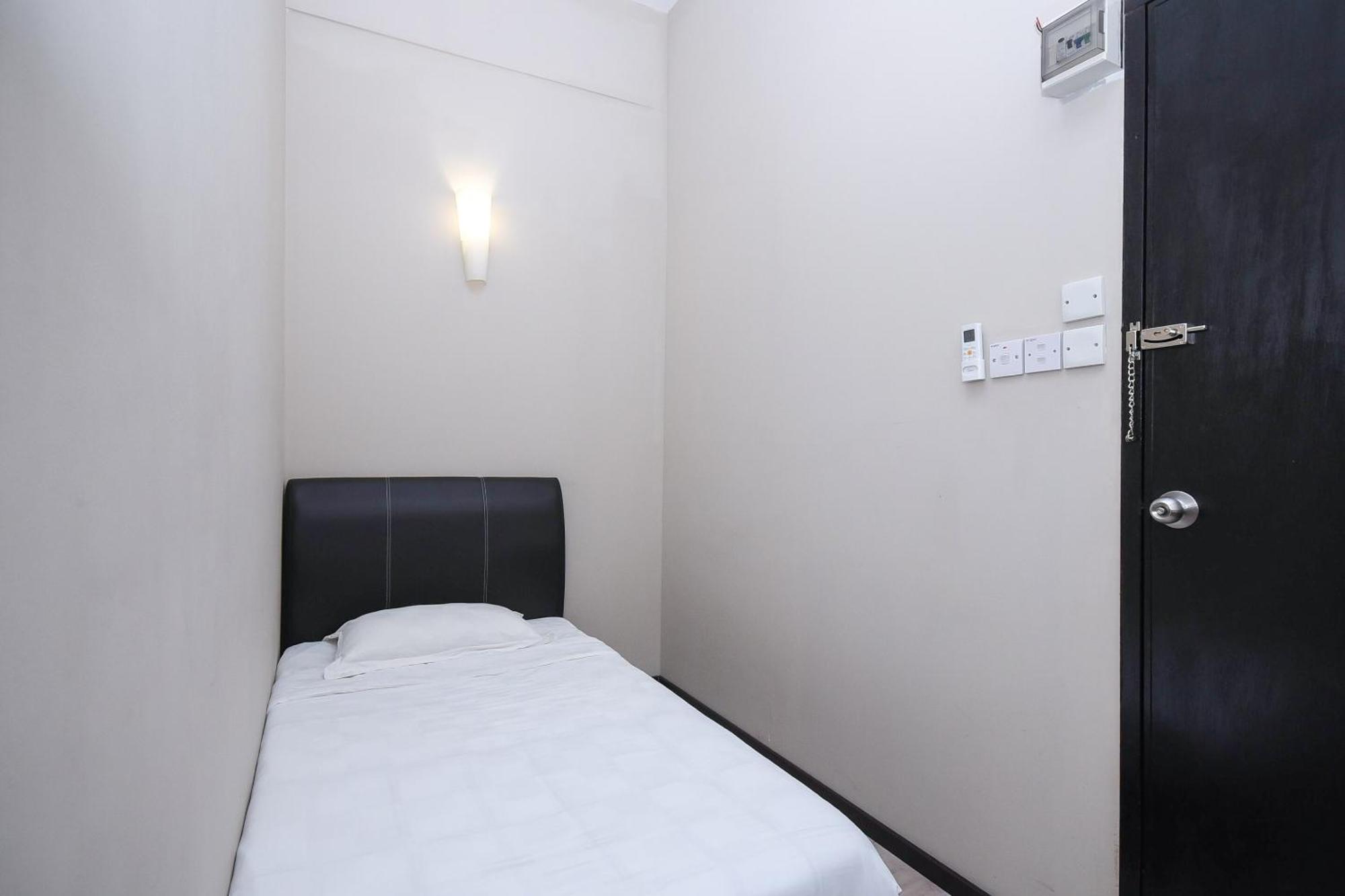 Spot On 89838 Lm Residence Miri Esterno foto