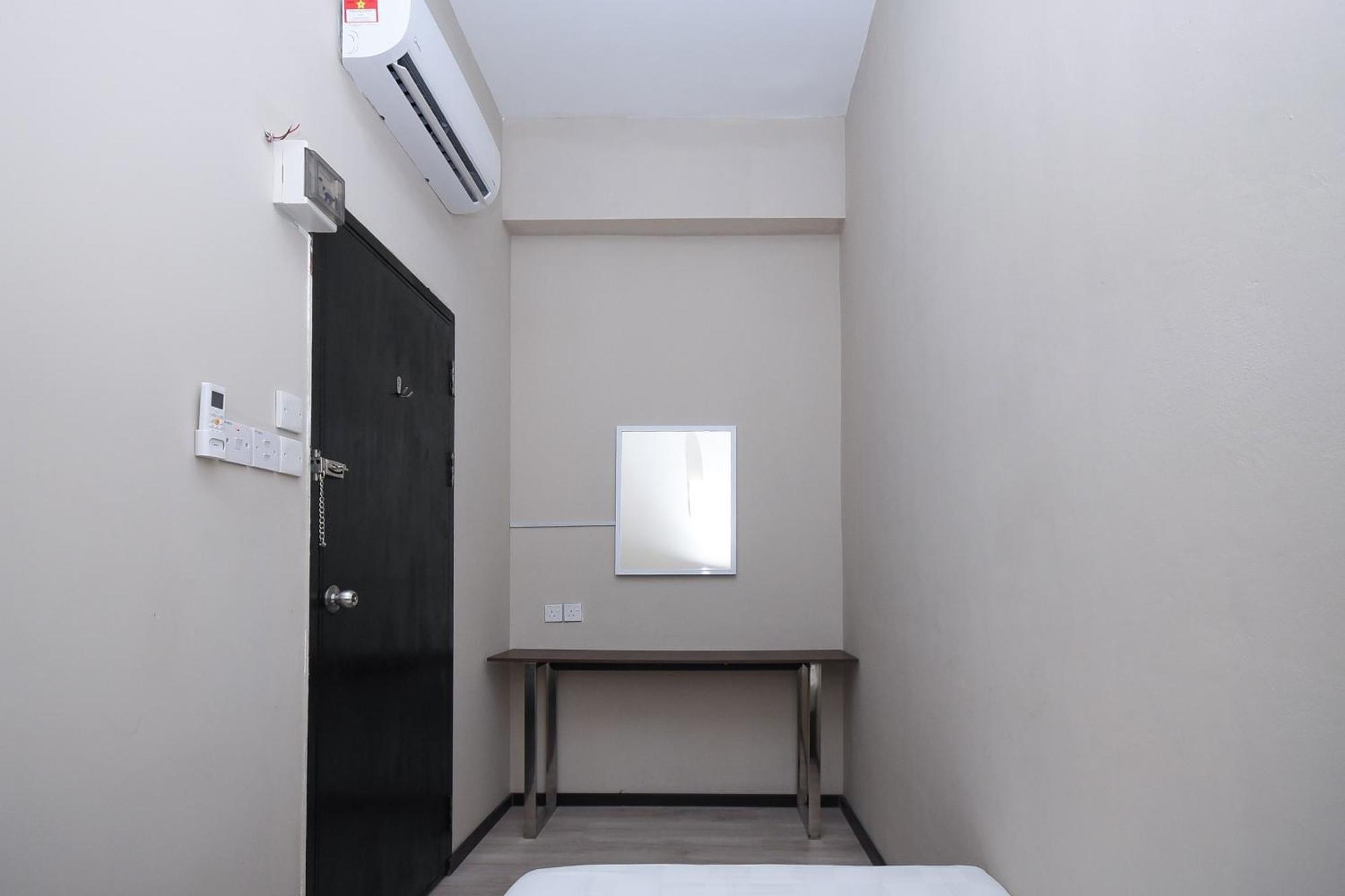 Spot On 89838 Lm Residence Miri Esterno foto