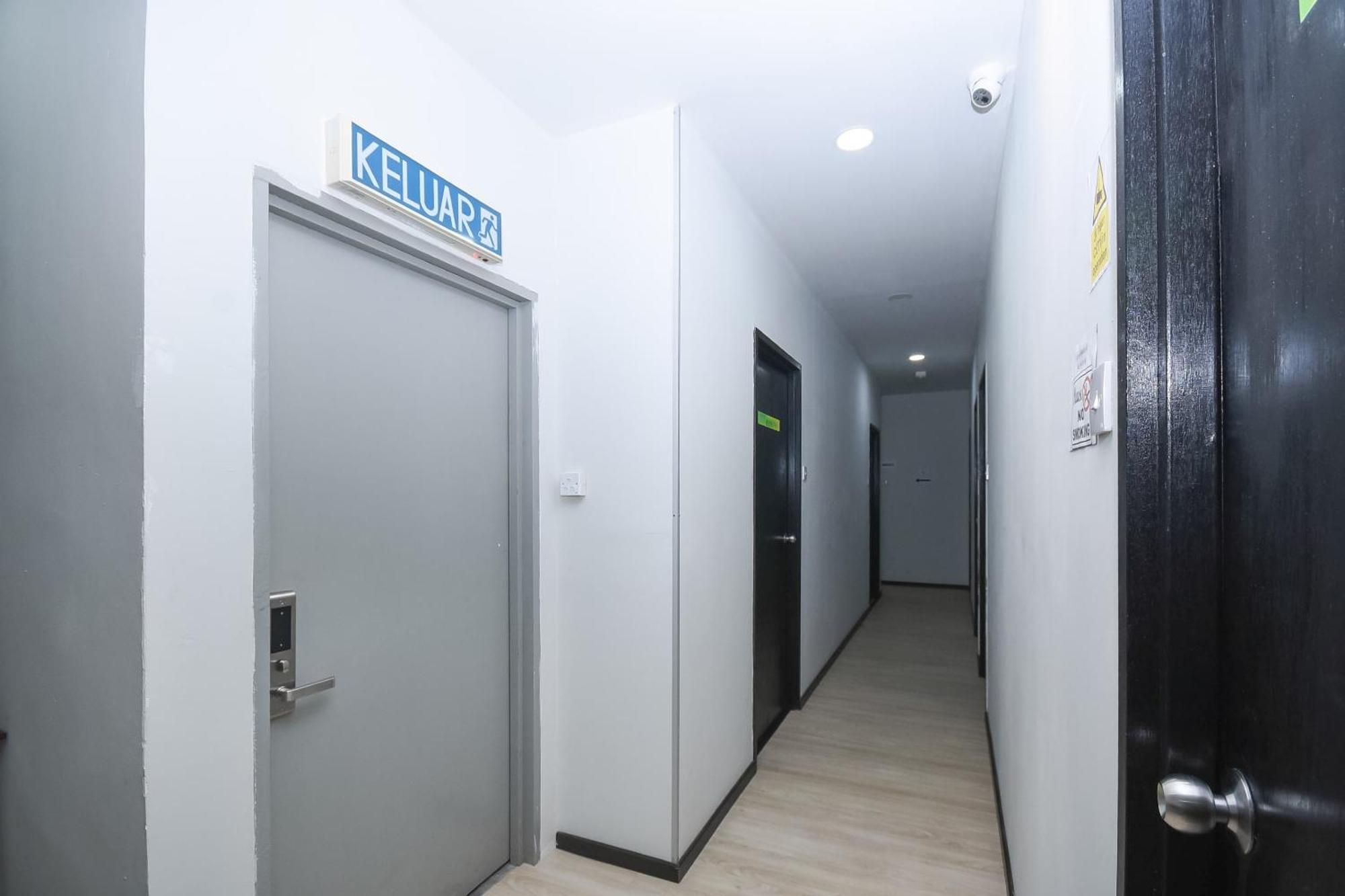 Spot On 89838 Lm Residence Miri Esterno foto