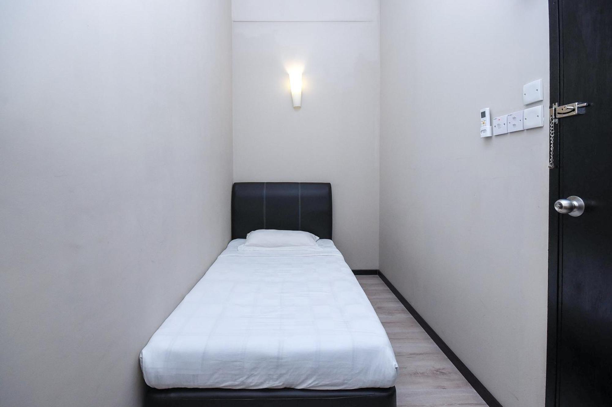 Spot On 89838 Lm Residence Miri Esterno foto