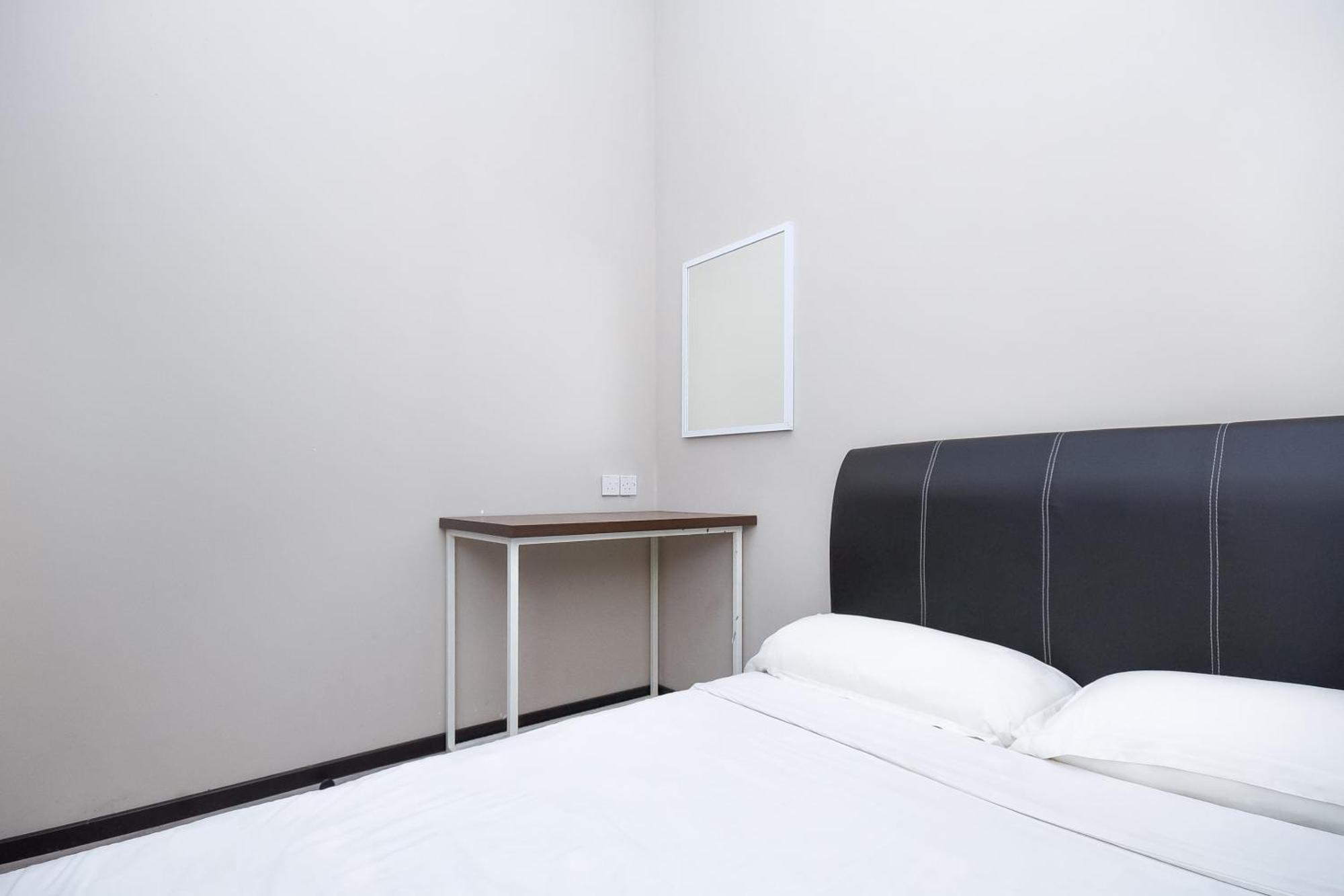 Spot On 89838 Lm Residence Miri Esterno foto