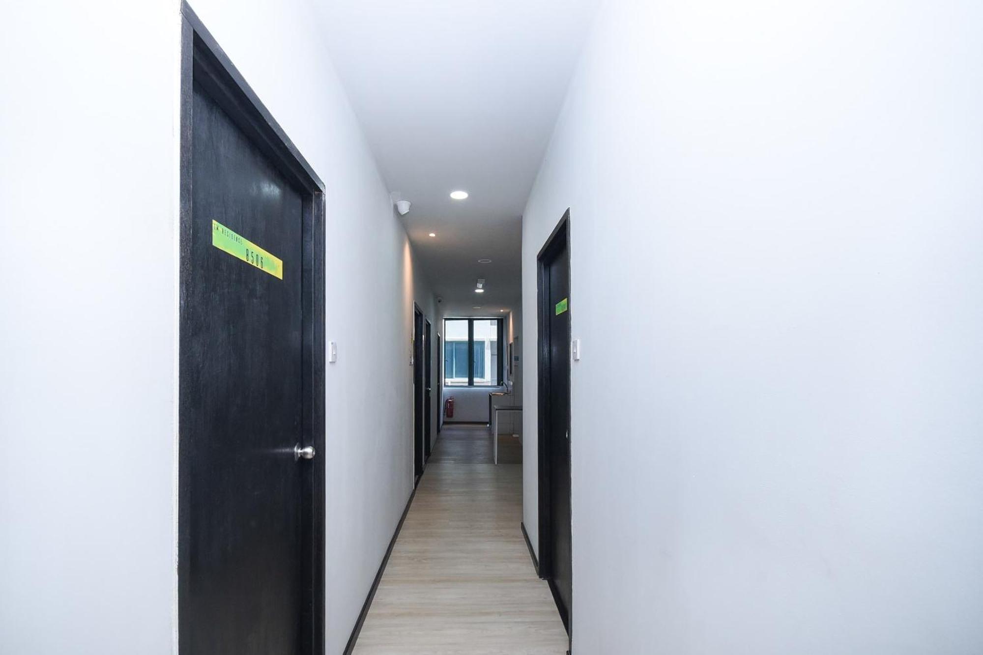 Spot On 89838 Lm Residence Miri Esterno foto